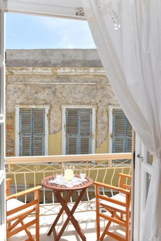 Oisyra Boutique Suites Ermoupoli Exterior photo